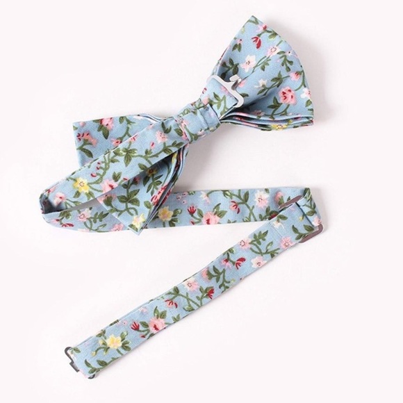 🎓PRE-TIED MEN\'S LIGHT BLUE FLORAL PREP  BOWTIE!